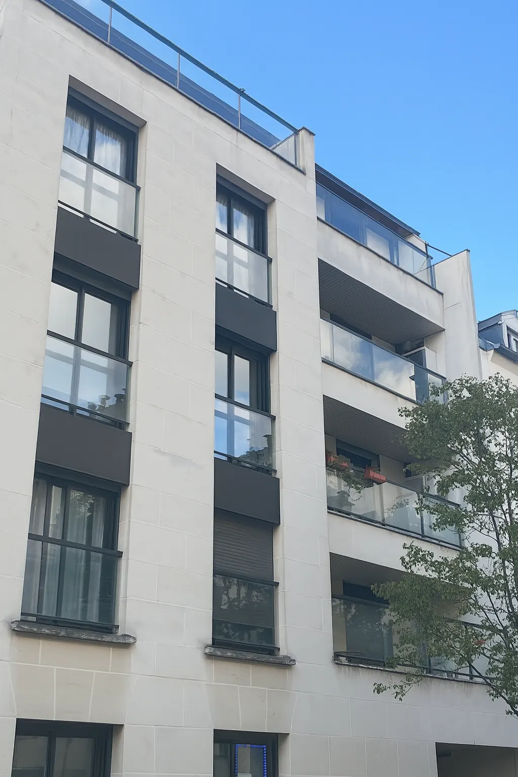 Local commercial de 65 m2   Métro Saint-Mandé Tourelle