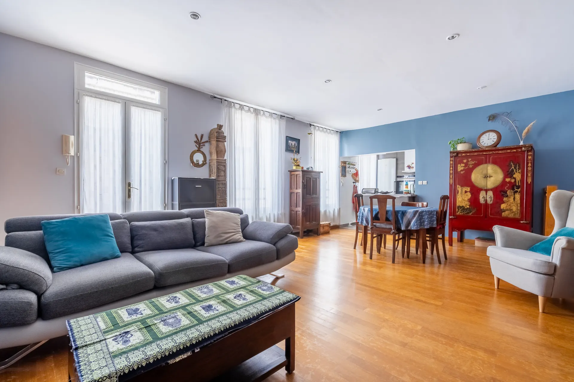 Duplex de caractère dans un immeuble ancien sur cour