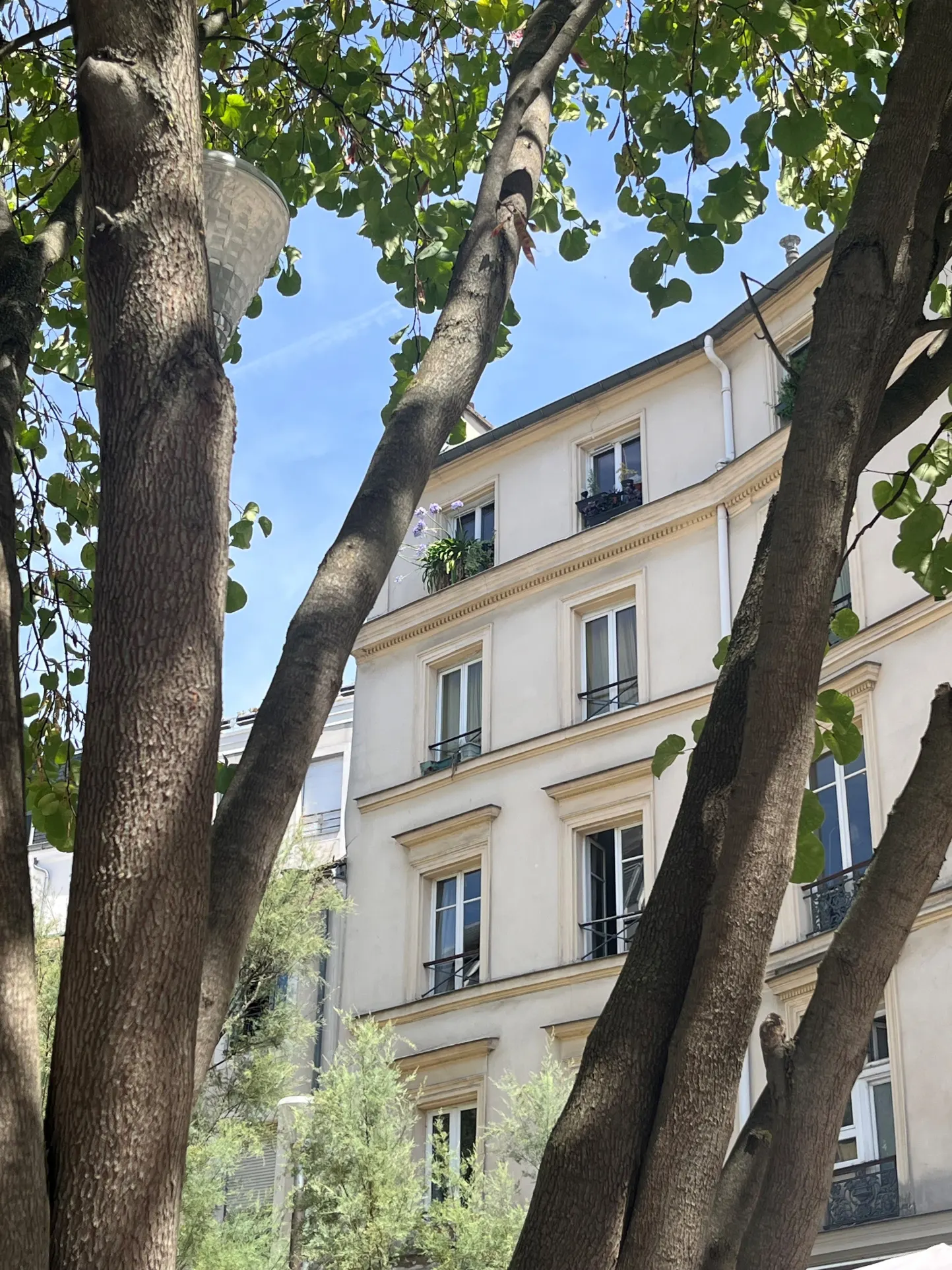 Vincennes Centre-ville   Charmant 2 pièces au dernier étage avec vue sur le Château