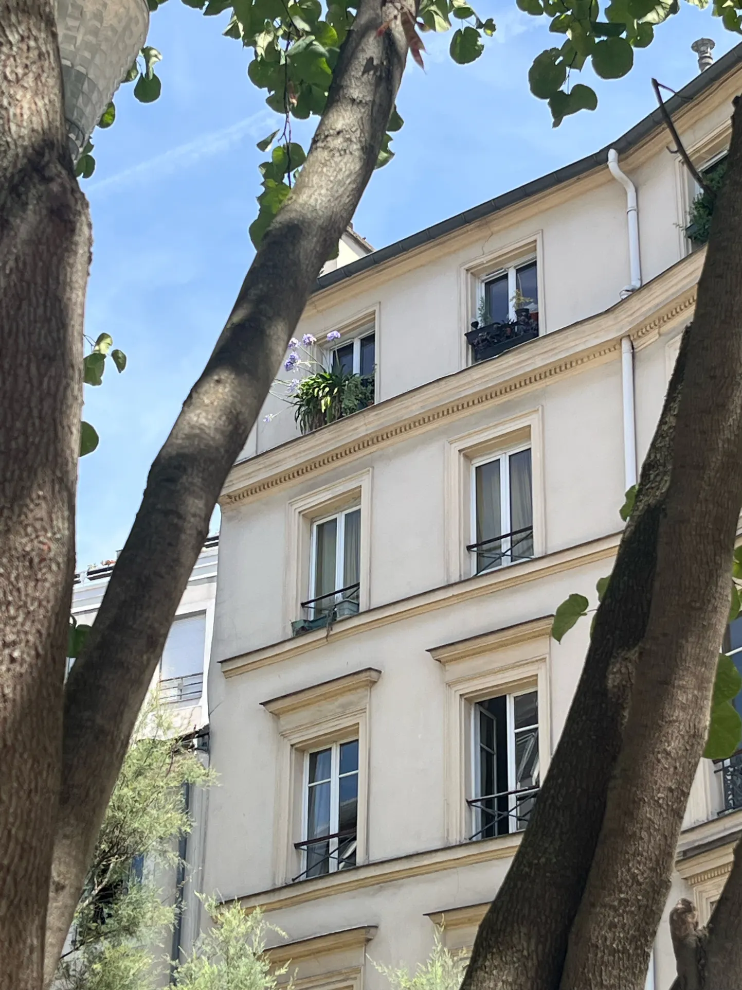 Vincennes Centre-ville   Charmant 2 pièces au dernier étage avec vue sur le Château — photo 1