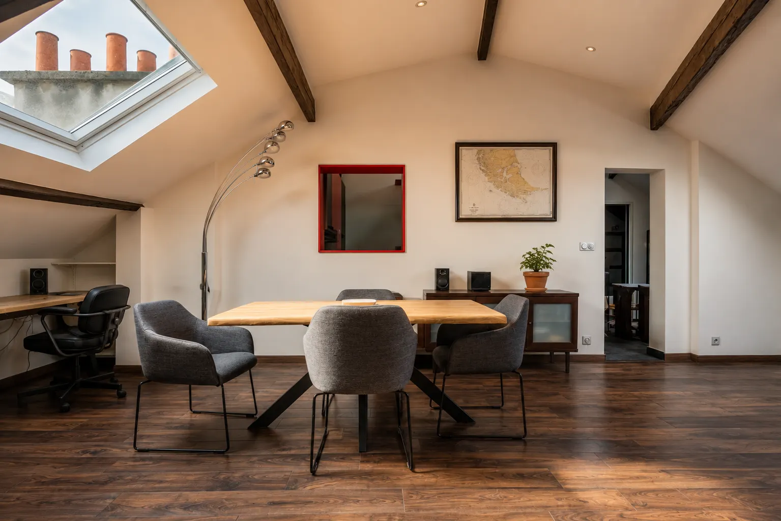 Duplex en dernier étage - charme de l'ancien et rénovation contemporaine — photo 2