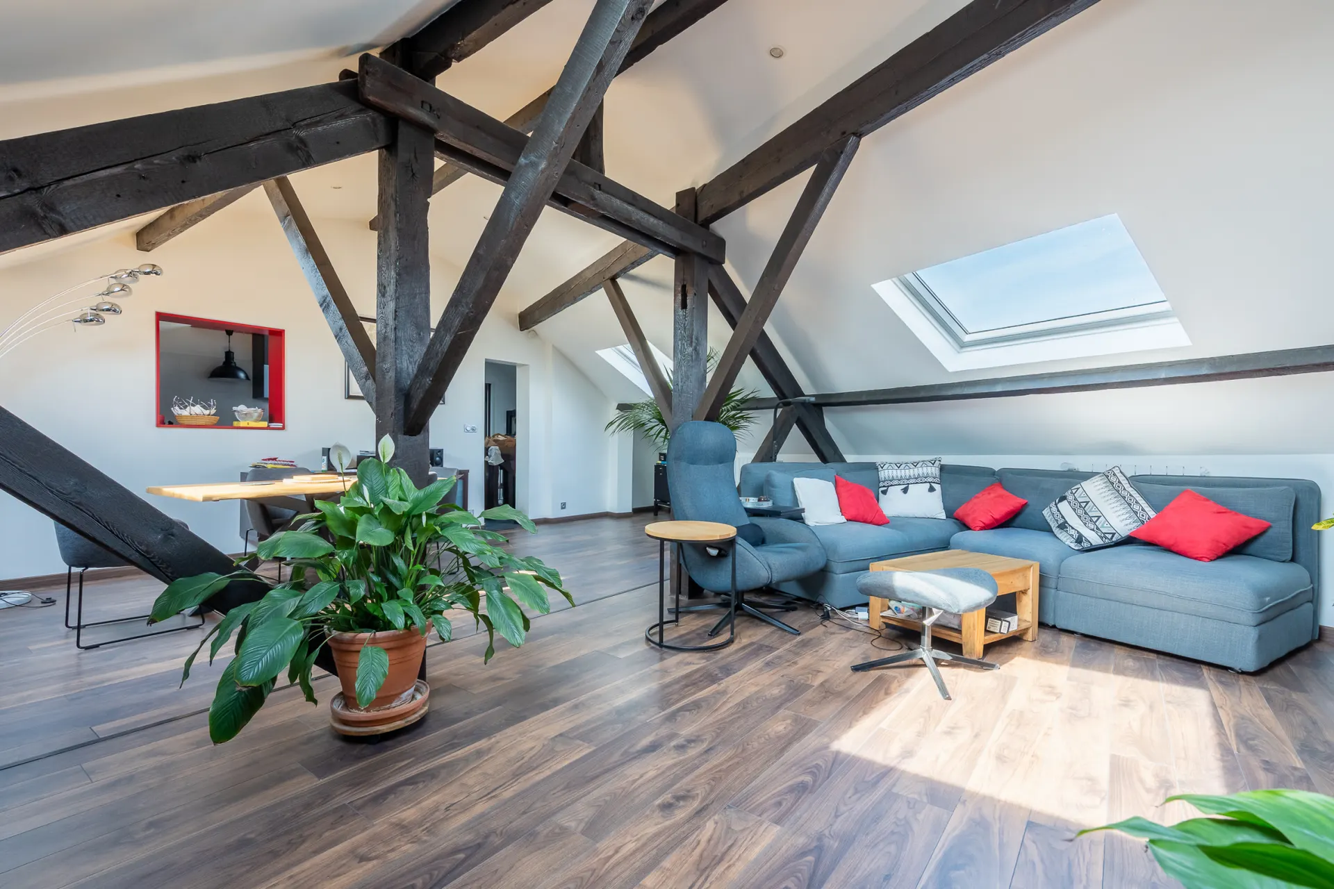 Duplex en dernier étage - charme de l'ancien et rénovation contemporaine