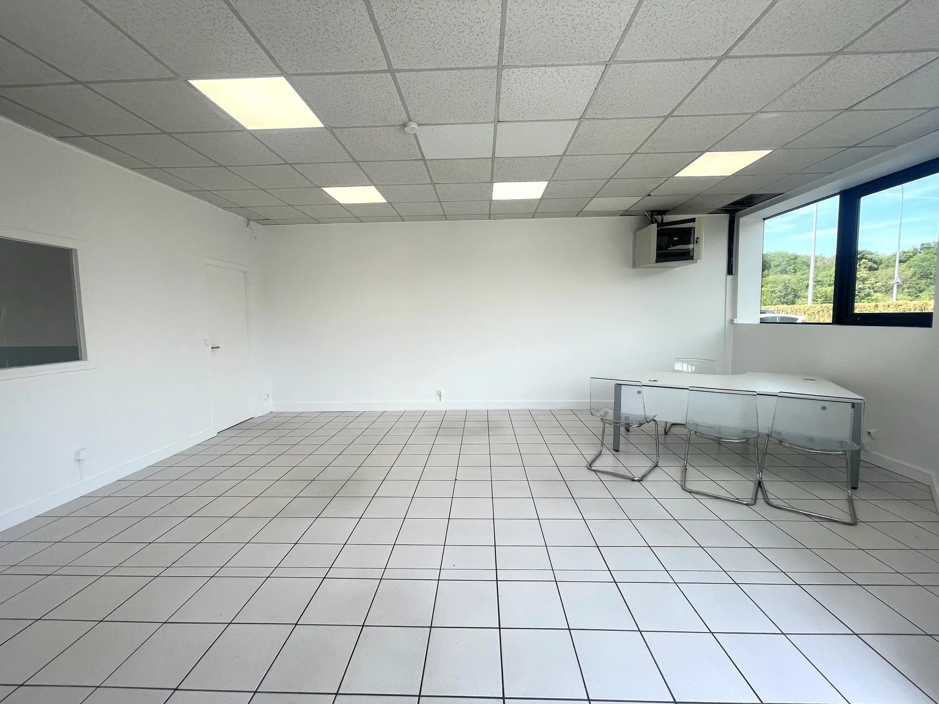 Local commercial 215 m2 - bureaux et entrepôt — photo 3