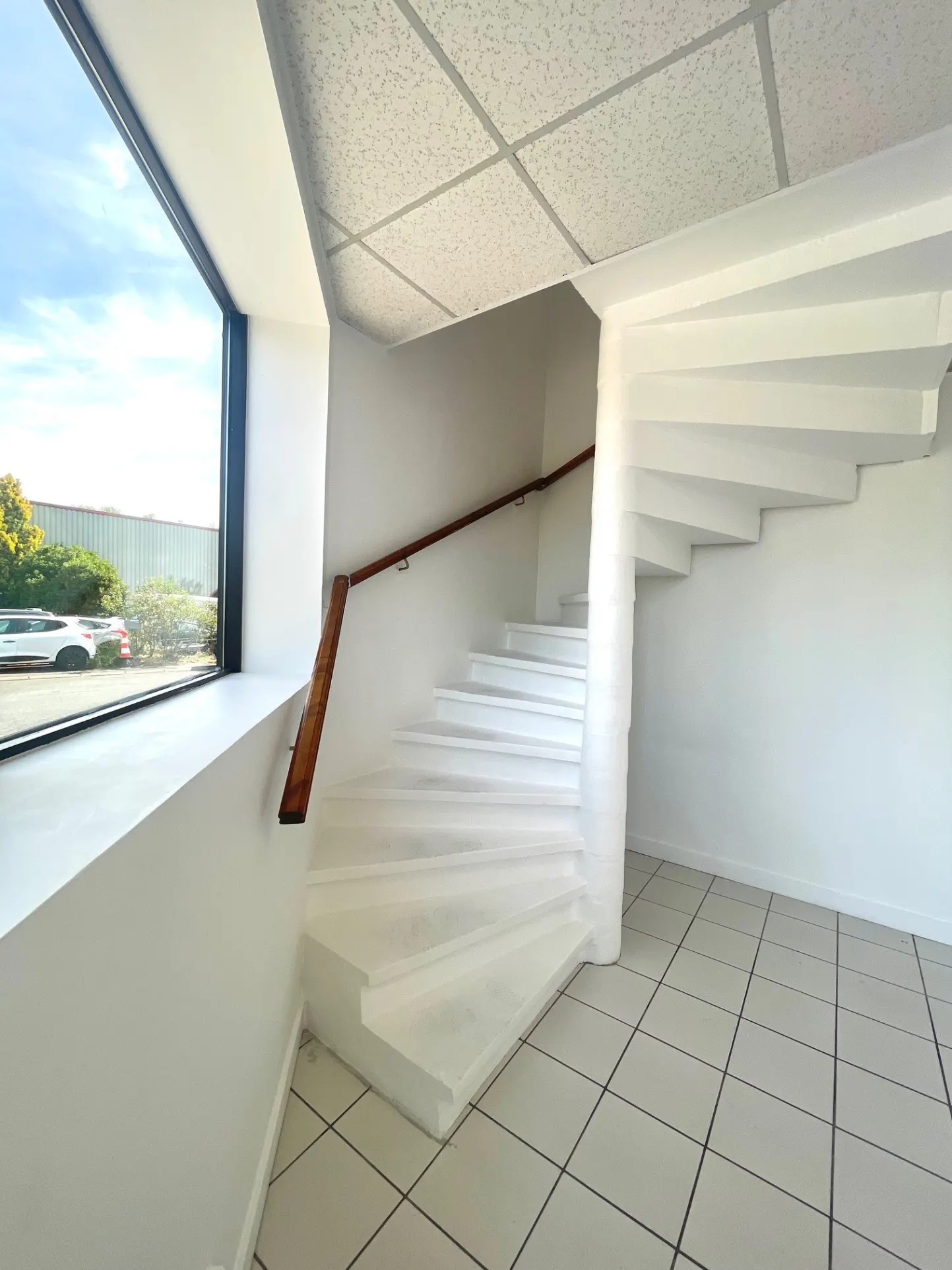 Local commercial 215 m2 - bureaux et entrepôt — photo 4