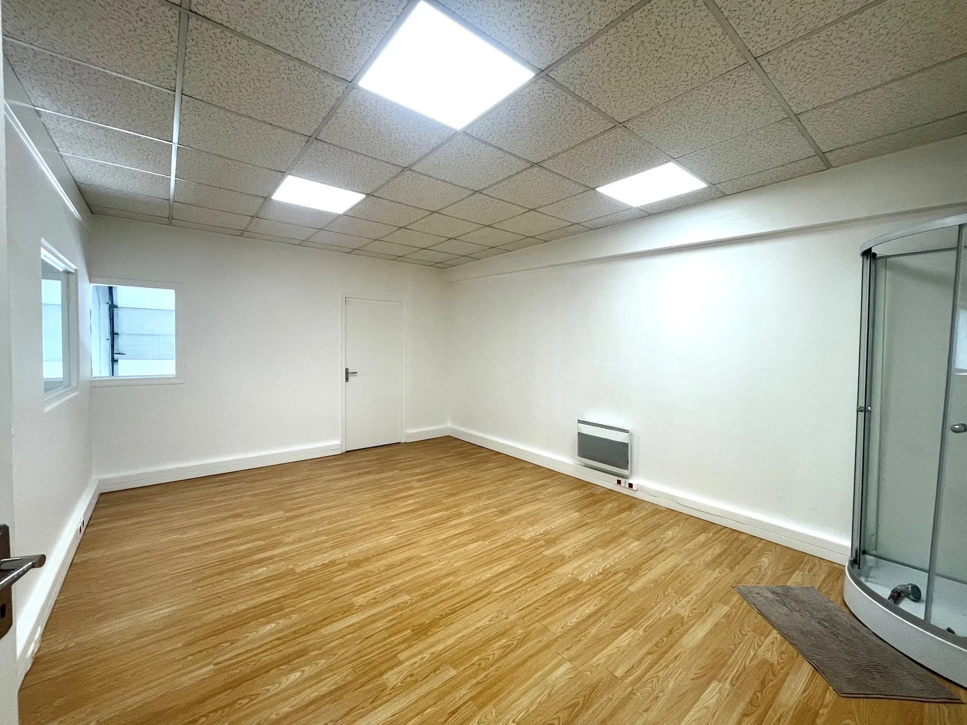 Local commercial 215 m2 - bureaux et entrepôt — photo 6